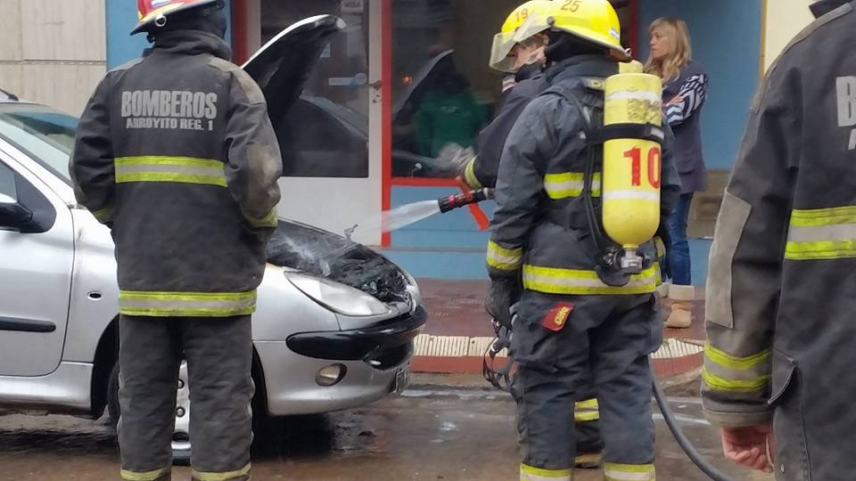 incendio auto 4 junio 2016 pleno centro calle 25 mayo