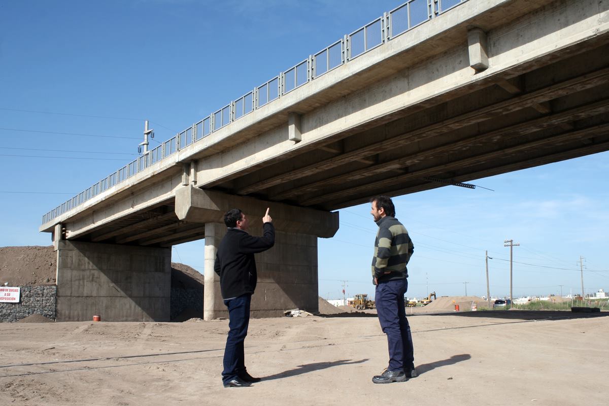 Cravero supervisó la obra del Puente de Circunvalación Arroyito–Sacanta–La Tordilla