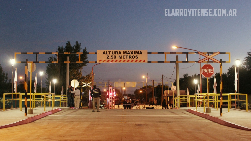 Con la presencia de vecinos del sector, se inauguró el Paso a Nivel de la calle Pacífico Giusti