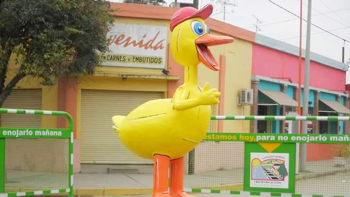 Santiago Temple: Elvio “el Pato” Mondino acumula denuncias y construyó una estatua en su honor