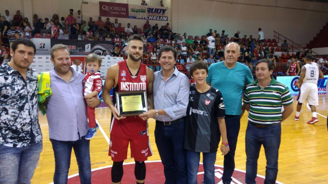 Cravero reconoció al basquetbolista arroyitense Pablo Bertone