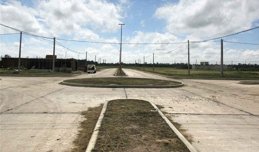 Avanza el desmalezado y la fumigación de terrenos baldíos