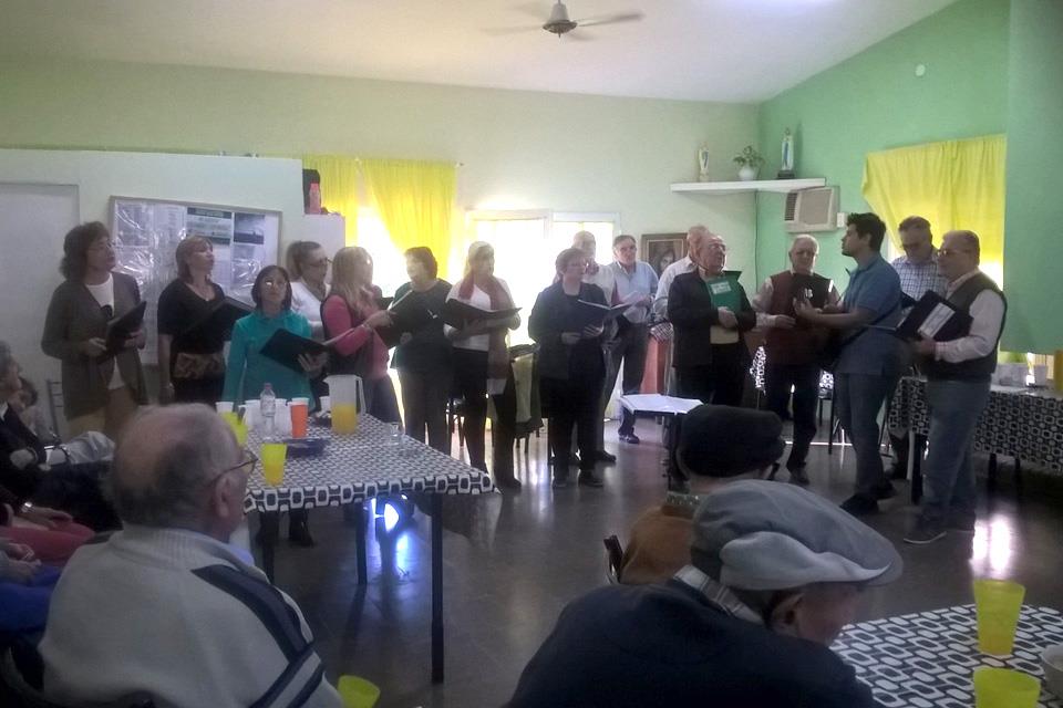 El Coro Dolce Citá visitó el Hogar de Ancianos Juan XXIII