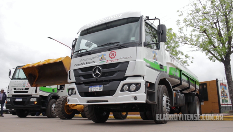 Se incorporó un nuevo camión regador a la flota municipal de vehículos