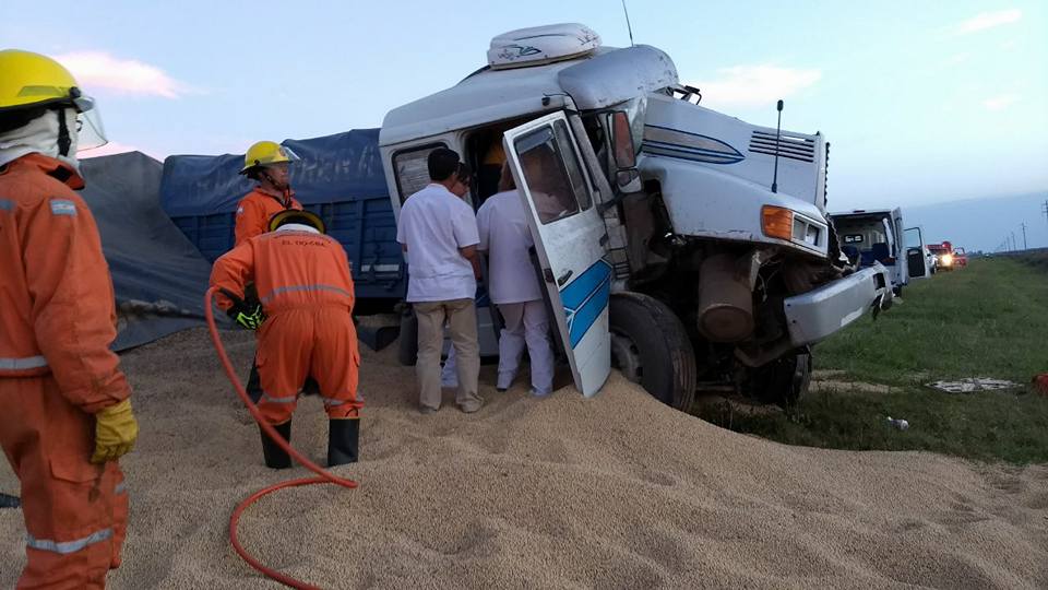 Chocaron dos camiones sobre Ruta Provincial N° 3