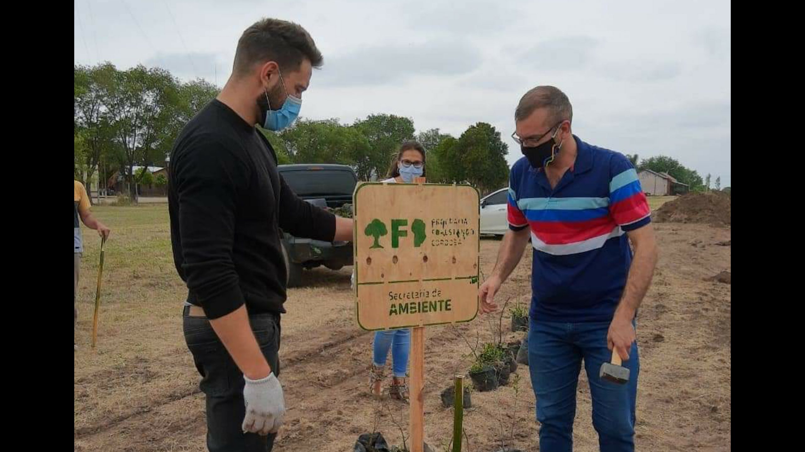 Villa Fontana: La localidad recibió árboles para espacios verdes