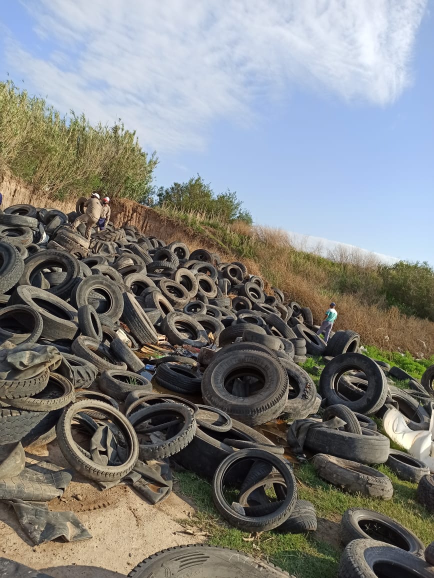 La Tordilla: La municipalidad realiza el reciclado de neumáticos