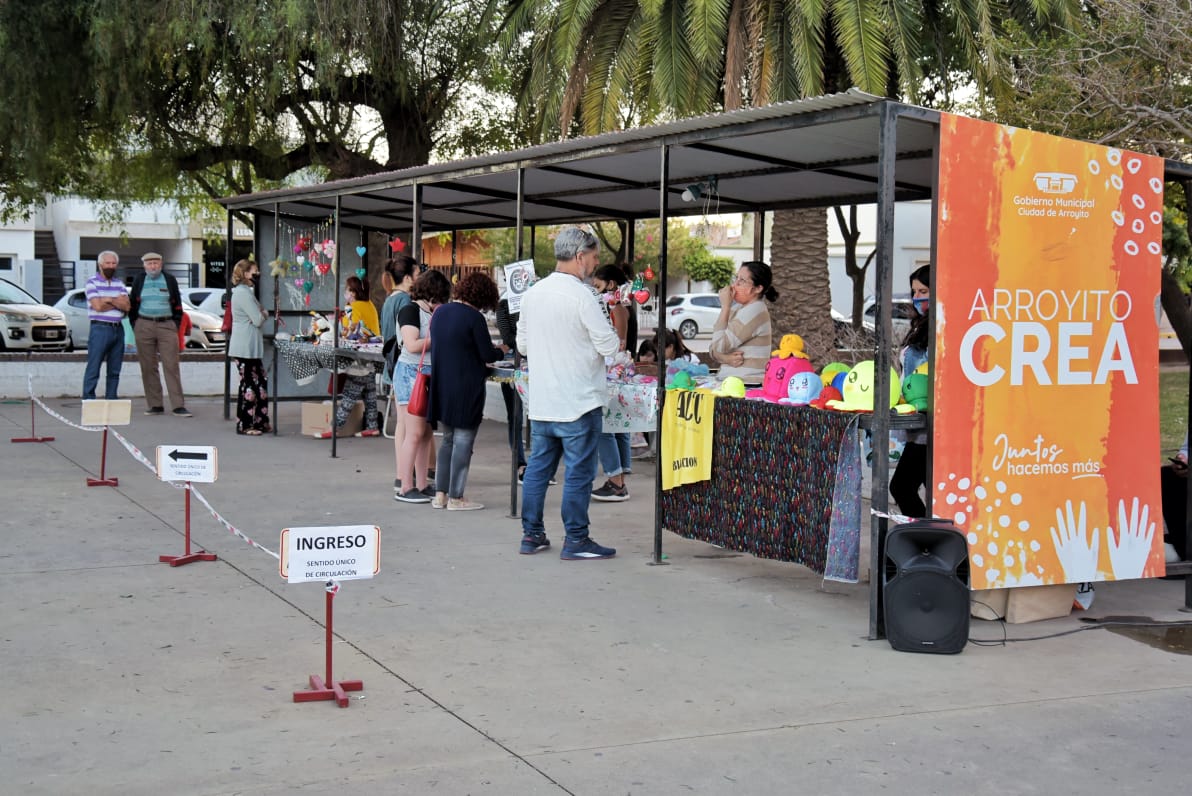 Arroyito: Vuelta de los Artesanos a la plaza 25 de mayo