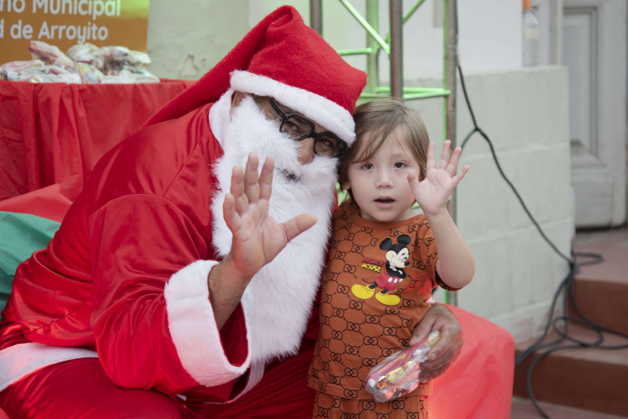 Arroyito: Papá Noel visito el museo municipal