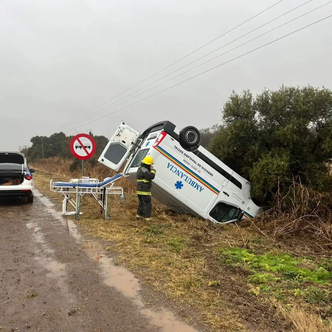 Tumbo una ambulancia de Río Primero